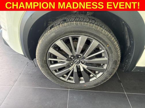 Pearl White Tricoat 2023 Nissan Pathfinder SL FWD