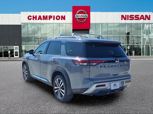 2025 Nissan Pathfinder Platinum FWD