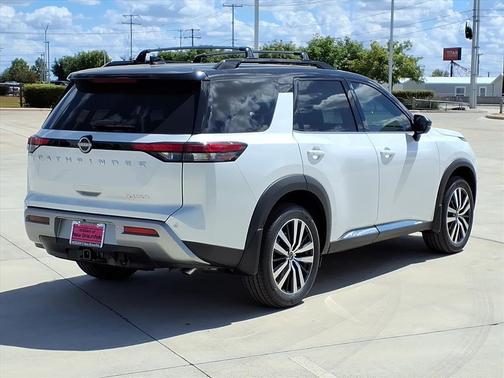2025 Nissan Pathfinder Platinum FWD