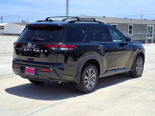 2025 Nissan Pathfinder SV FWD