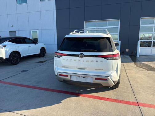 2023 Nissan Pathfinder Platinum FWD