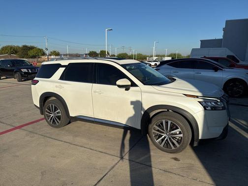 2023 Nissan Pathfinder Platinum FWD