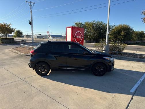 2023 Nissan Kicks SR