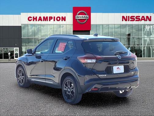2023 Nissan Kicks SR