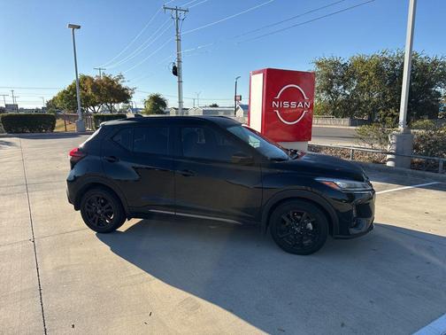 2023 Nissan Kicks SR