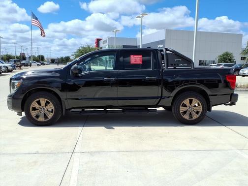 2024 Nissan Titan SV