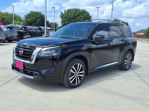 2025 Nissan Pathfinder Platinum FWD
