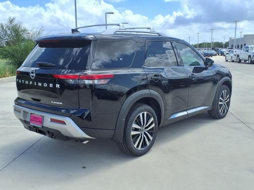 2025 Nissan Pathfinder Platinum FWD