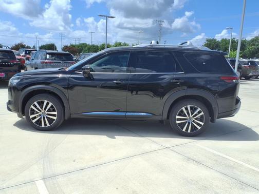 2025 Nissan Pathfinder Platinum FWD