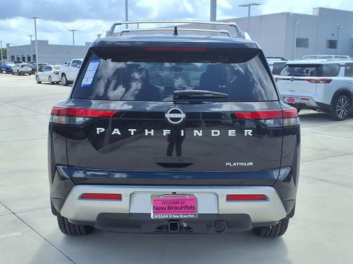 2025 Nissan Pathfinder Platinum FWD