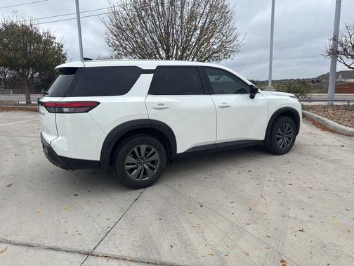 2024 Nissan Pathfinder S FWD