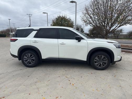 2024 Nissan Pathfinder S FWD