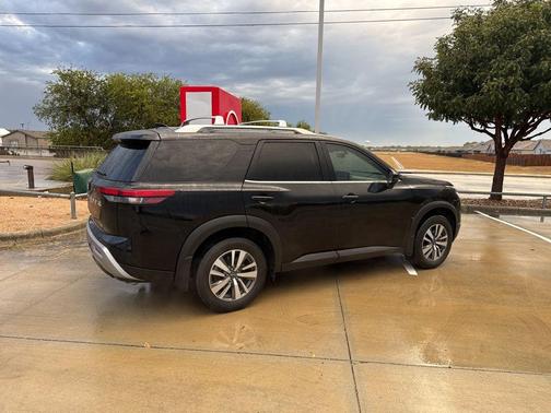 2023 Nissan Pathfinder SL FWD