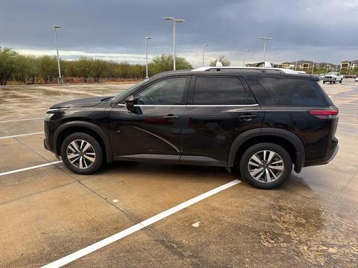 2023 Nissan Pathfinder SL FWD