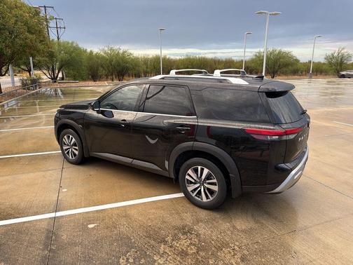 2023 Nissan Pathfinder SL FWD