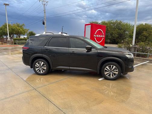 2023 Nissan Pathfinder SL FWD