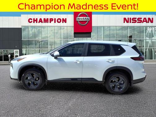 Everest White Pearl Tricoat 2026 Nissan Rogue SV