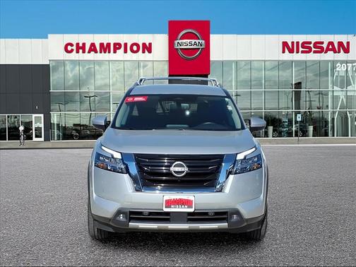 2022 Nissan Pathfinder SL 2WD