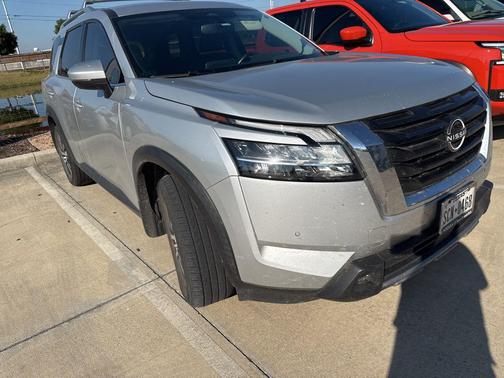 2022 Nissan Pathfinder SL 2WD