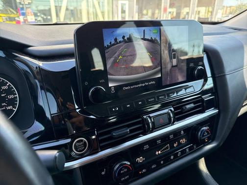 2022 Nissan Pathfinder SL 2WD