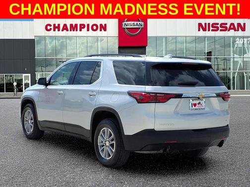 Silver Ice Metallic 2022 Chevrolet Traverse LT Cloth