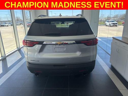 2022 Chevrolet Traverse LT Cloth