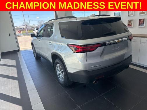 2022 Chevrolet Traverse LT Cloth