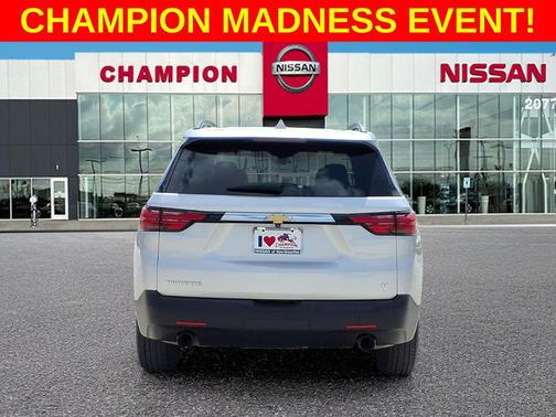 Silver Ice Metallic 2022 Chevrolet Traverse LT Cloth