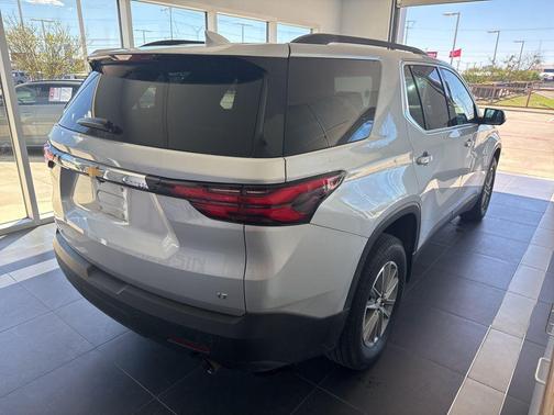 2022 Chevrolet Traverse LT Cloth
