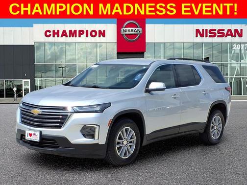 Silver Ice Metallic 2022 Chevrolet Traverse LT Cloth