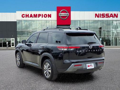 2026 Nissan Pathfinder SL