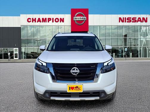 2025 Nissan Pathfinder Platinum FWD
