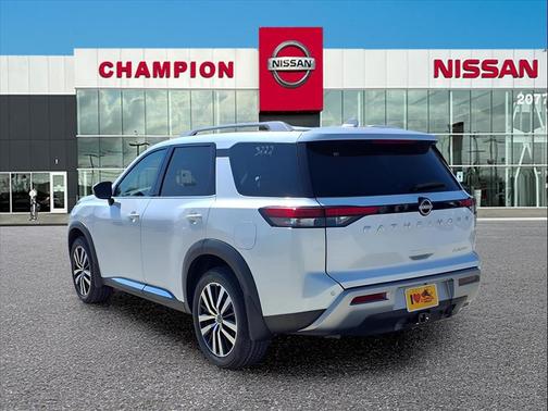 2025 Nissan Pathfinder Platinum FWD
