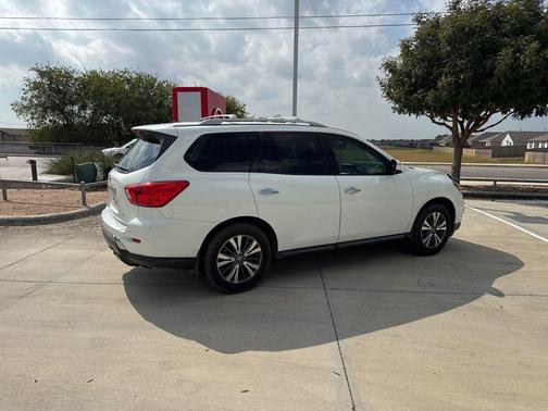 2017 Nissan Pathfinder SL