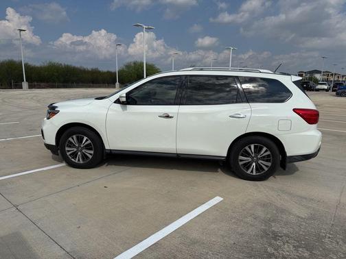 2017 Nissan Pathfinder SL