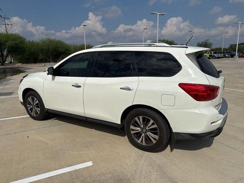 2017 Nissan Pathfinder SL