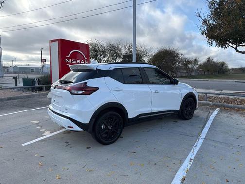 2024 Nissan Kicks SR