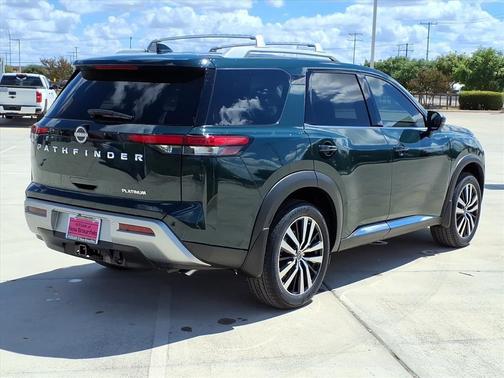 2025 Nissan Pathfinder Platinum FWD