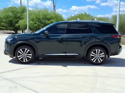 2025 Nissan Pathfinder Platinum FWD