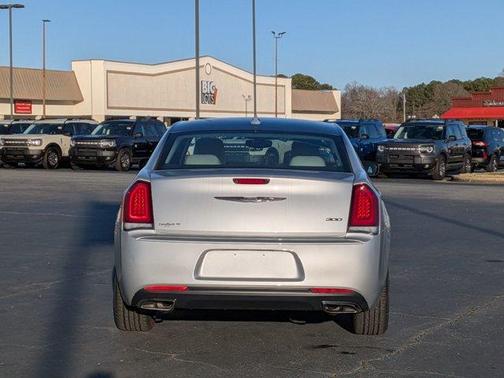 2023 Chrysler 300 Touring