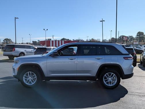2024 Jeep Grand Cherokee LAREDO