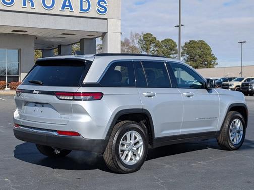 2024 Jeep Grand Cherokee LAREDO
