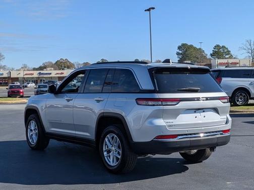 2024 Jeep Grand Cherokee LAREDO