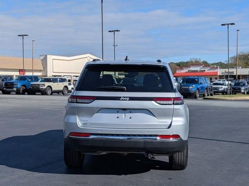 2024 Jeep Grand Cherokee LAREDO