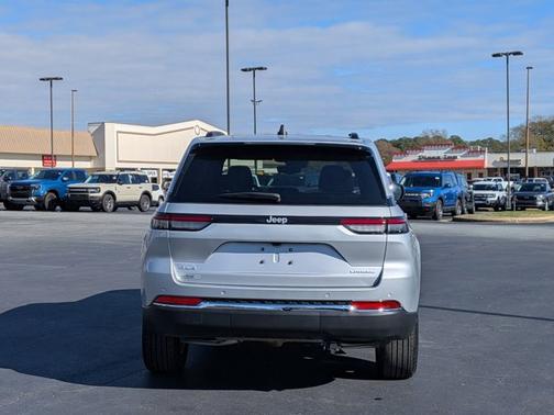2024 Jeep Grand Cherokee LAREDO