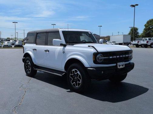 Oxford White 2026 Ford Bronco Outer Banks