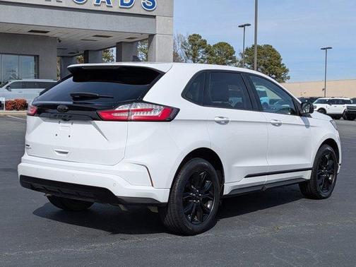 2022 Ford Edge SE
