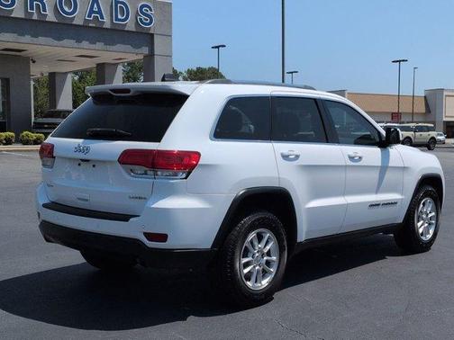 Bright White Clearcoat 2018 Jeep Grand Cherokee Laredo E