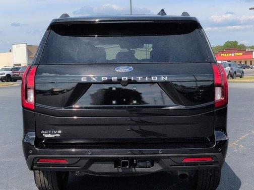 Black Metallic 2025 Ford Expedition Active