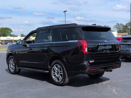 Black Metallic 2025 Ford Expedition Active